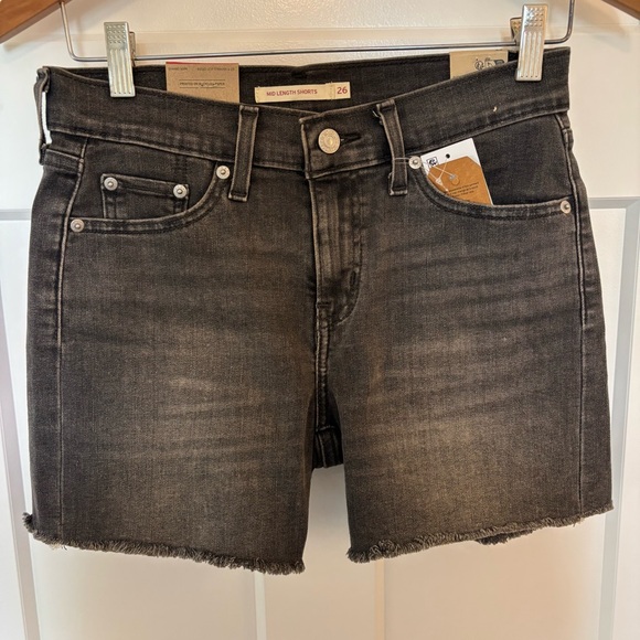 NEW Levi’s Women’s Black Denim Mid-Length Shorts - Picture 1 of 4